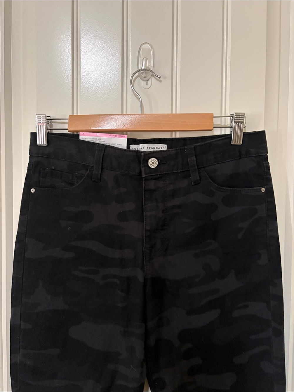 Women’s Black Camo Skinny Pants - Picture 2 of 12